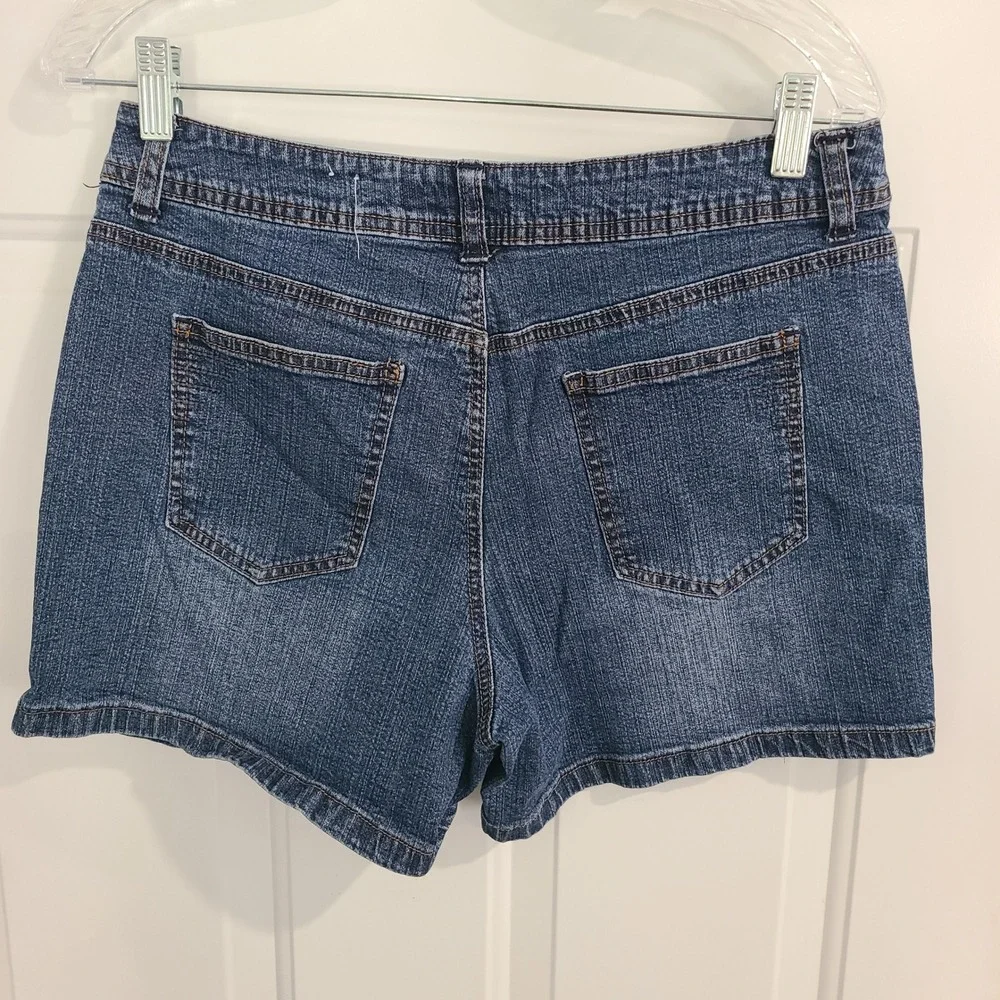 St Johns Bay Stretch Blue Denim Shorts Womens Size 10 Mid Rise Medium Wash 5 Pkt